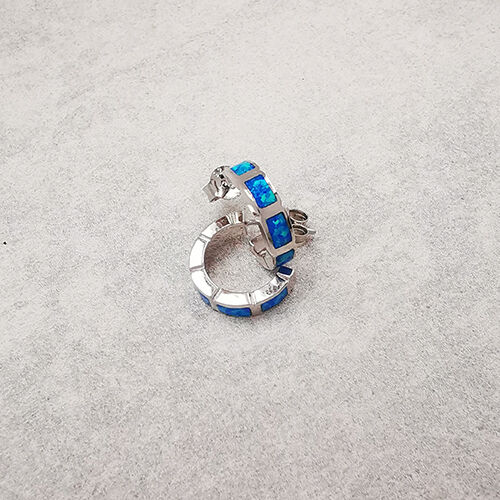 Srebrne kolczyki w kształcie półkola z opalem