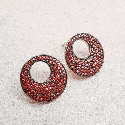 Srebrne orbitalne kolczyki z bordowymi cyrkoniami